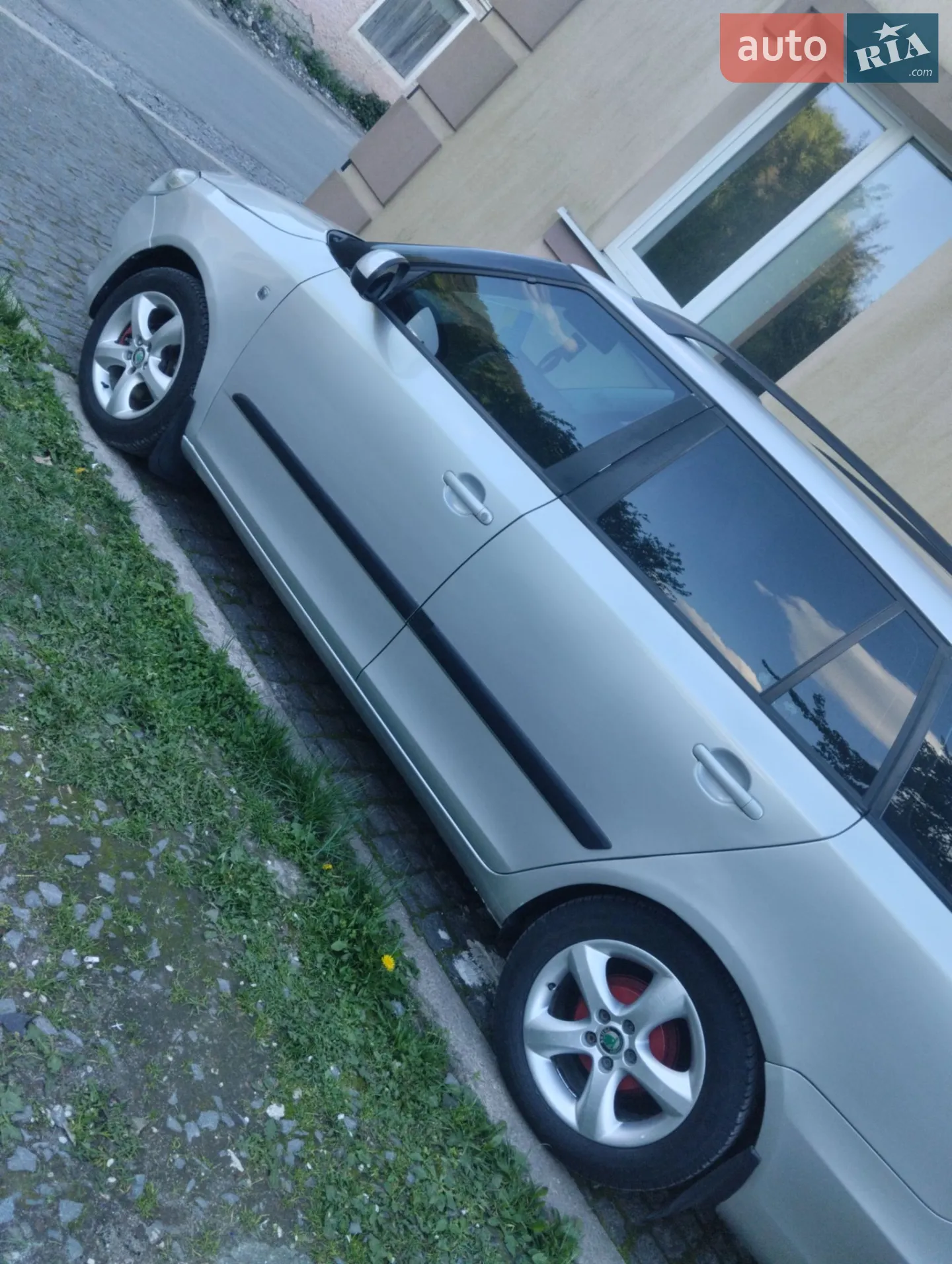 2011 Skoda Fabia - мініатюра 2