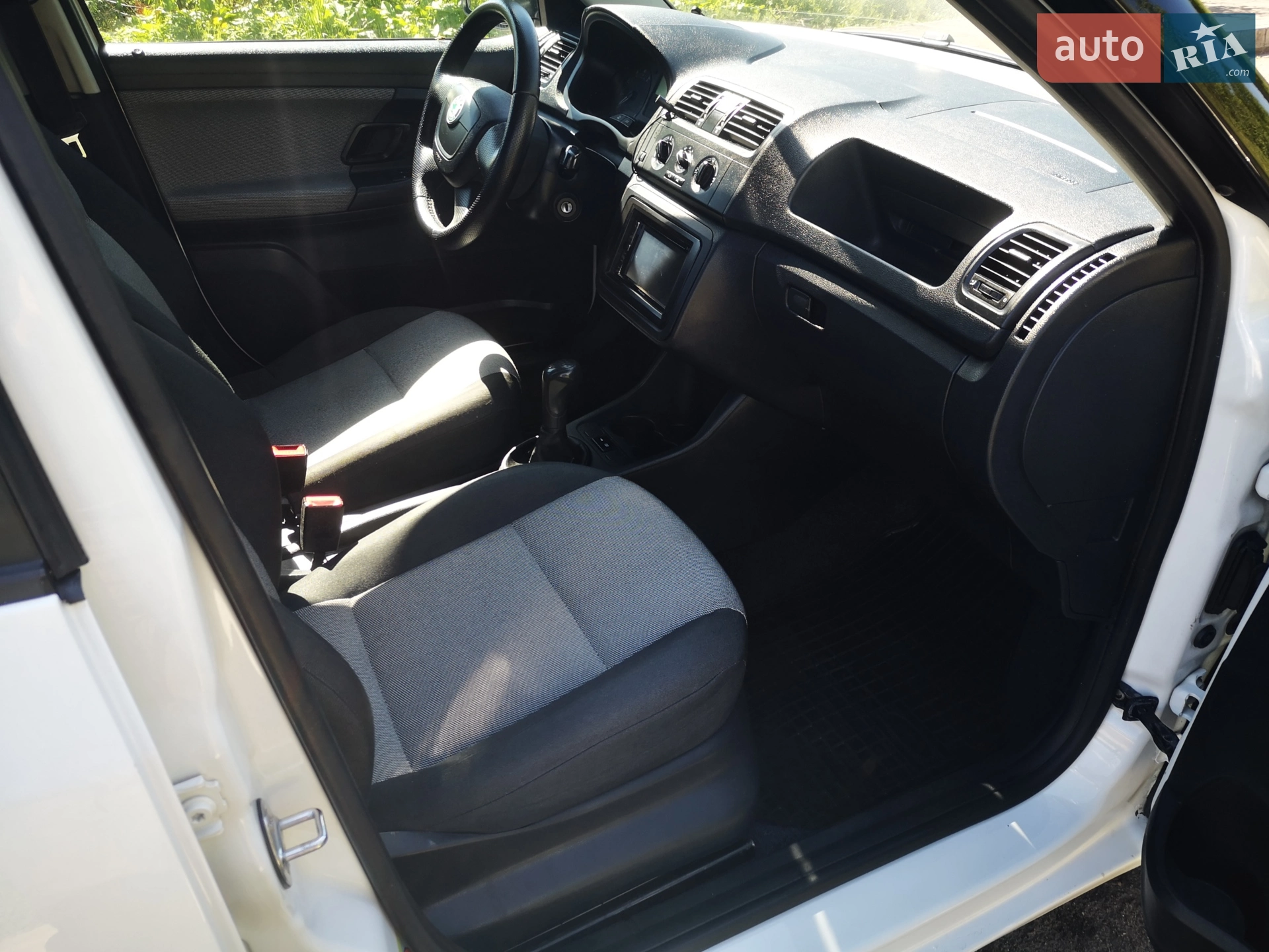 2012 Skoda Fabia - мініатюра 3