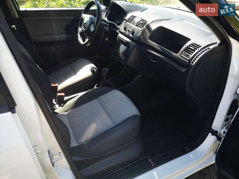 Хэтчбек Skoda Fabia 2012 в Дубно