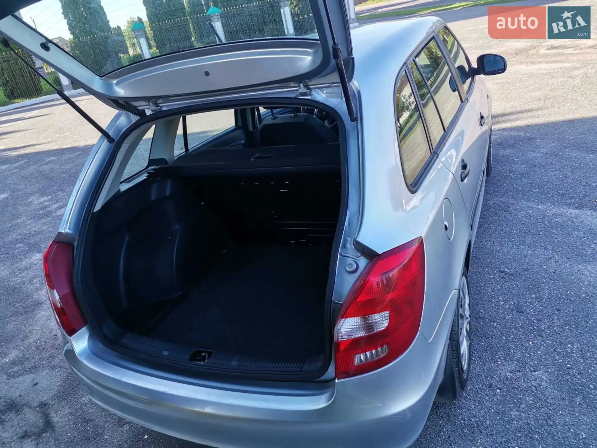 2010 Skoda Fabia - мініатюра 2