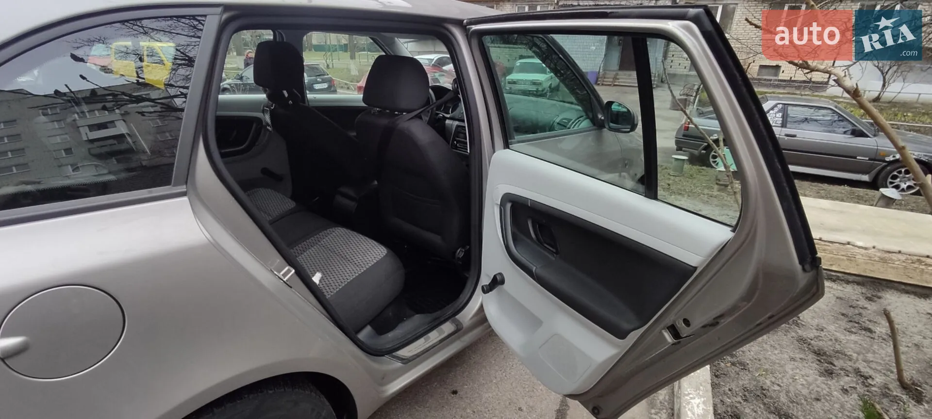 2010 Skoda Fabia - мініатюра 6