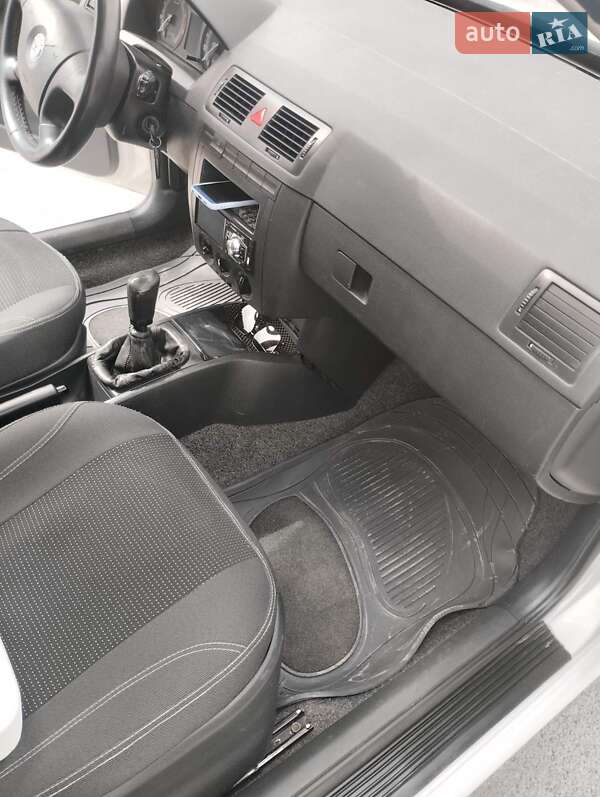 Хэтчбек Skoda Fabia 2006 в Каменец-Подольском фото 17 Хэтчбек Skoda Fabia 2006 в Каменец-Подольском