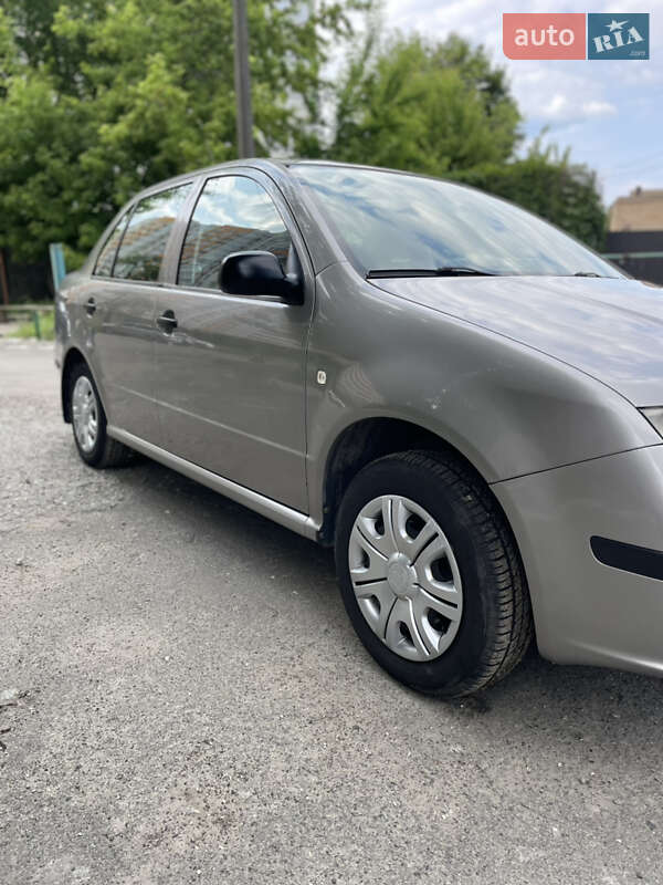 Седан Skoda Fabia 2007 в Киеве