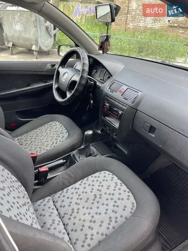 Седан Skoda Fabia 2007 в Киеве