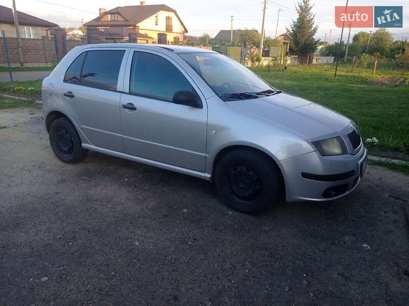 Хэтчбек Skoda Fabia 2004 в Ровно