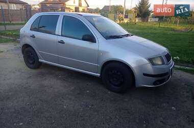 Хетчбек Skoda Fabia 2004 в 