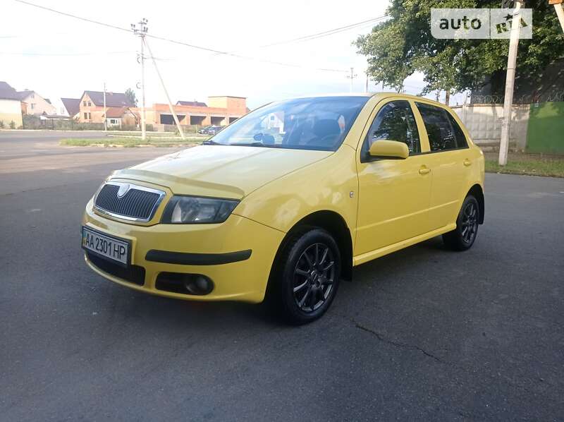 Хэтчбек Skoda Fabia 2006 в Киеве