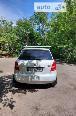 Хэтчбек Skoda Fabia 2010 в 