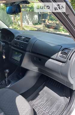 Хэтчбек Skoda Fabia 2010 в 