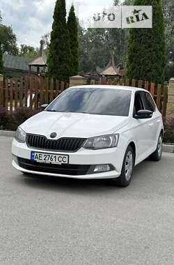 Хэтчбек Skoda Fabia 2015 в Днепре