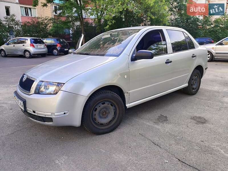 Седан Skoda Fabia 2003 в Киеве