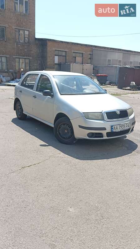 Седан Skoda Fabia 2006 в Києві