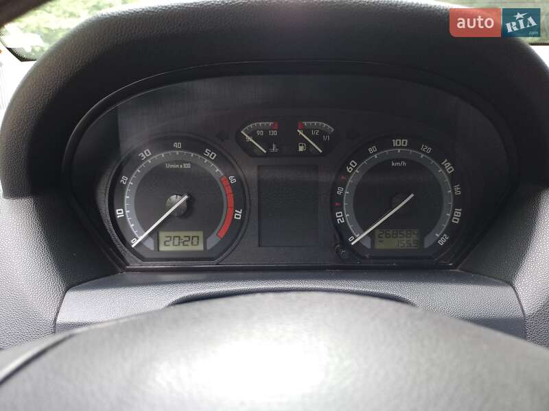 Хэтчбек Skoda Fabia 2005 в Каменке-Бугской