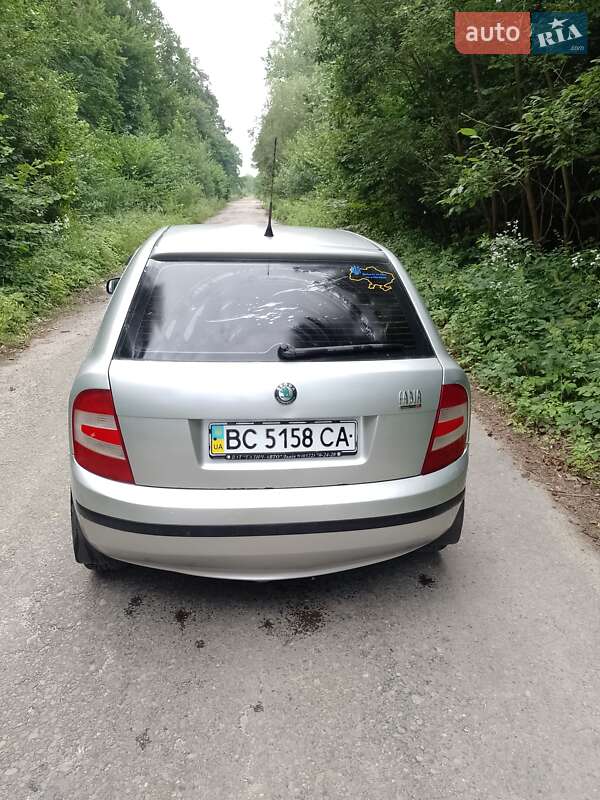 Хэтчбек Skoda Fabia 2005 в Каменке-Бугской