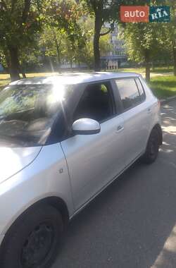 Хэтчбек Skoda Fabia 2012 в 