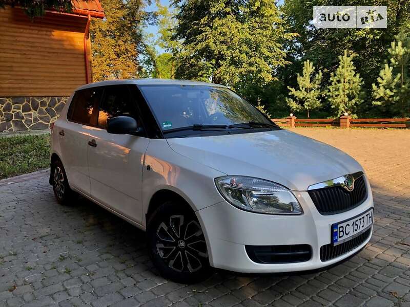 Хэтчбек Skoda Fabia 2009 в 