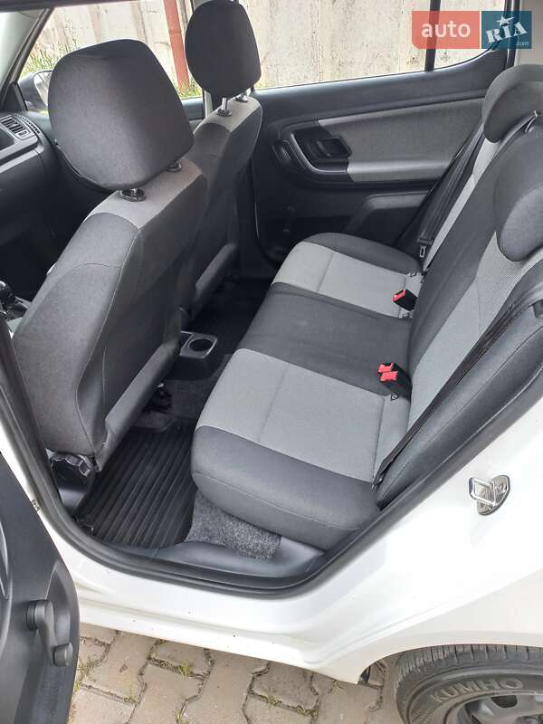 Хэтчбек Skoda Fabia 2013 в Луцке