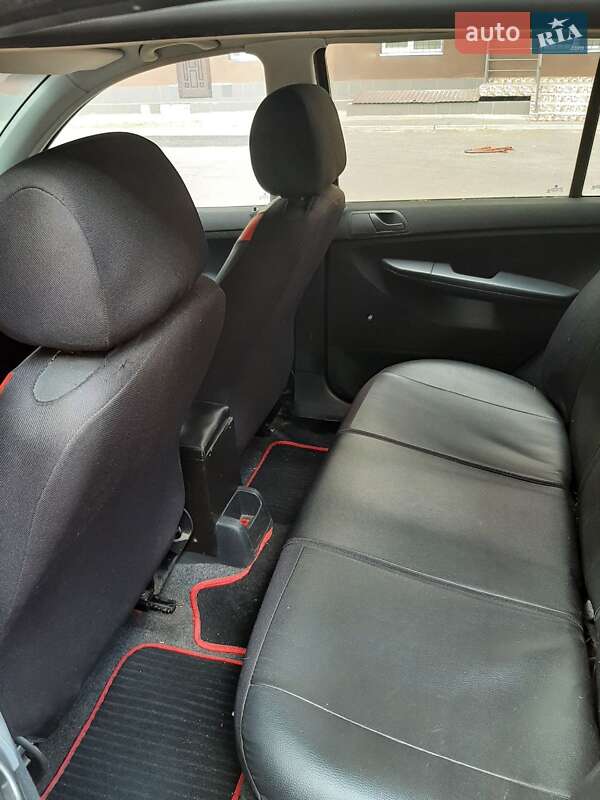 Хэтчбек Skoda Fabia 2005 в Днепре
