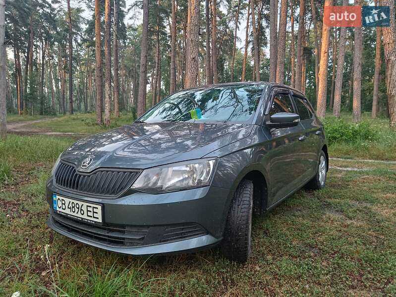 Хэтчбек Skoda Fabia 2015 в Чернигове