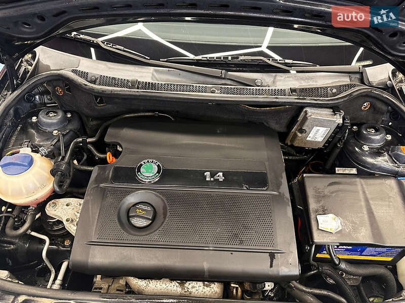 Хэтчбек Skoda Fabia 2003 в Киеве