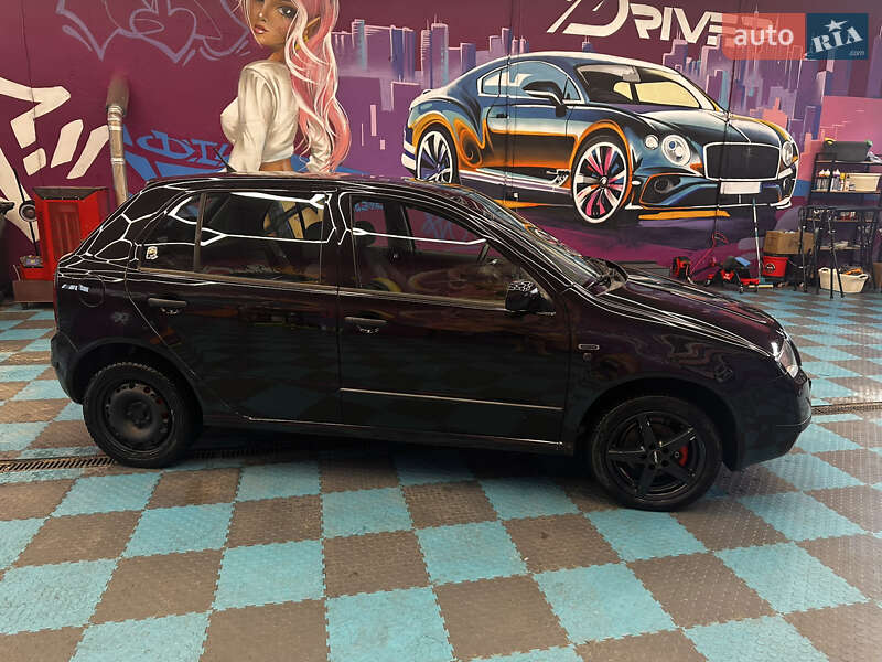 Хэтчбек Skoda Fabia 2003 в Киеве