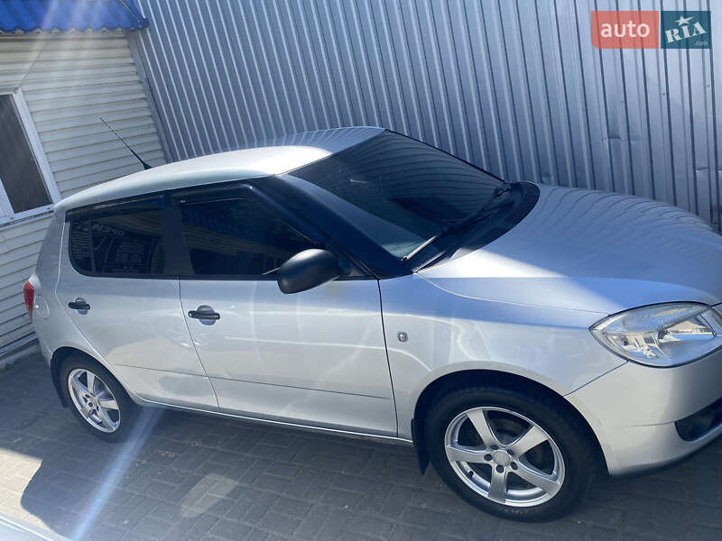 Хэтчбек Skoda Fabia 2008 в Днепре