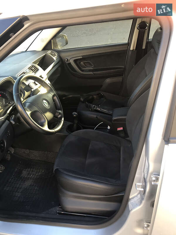 Хэтчбек Skoda Fabia 2008 в Днепре