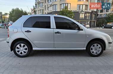 Хэтчбек Skoda Fabia 2006 в Вишневом