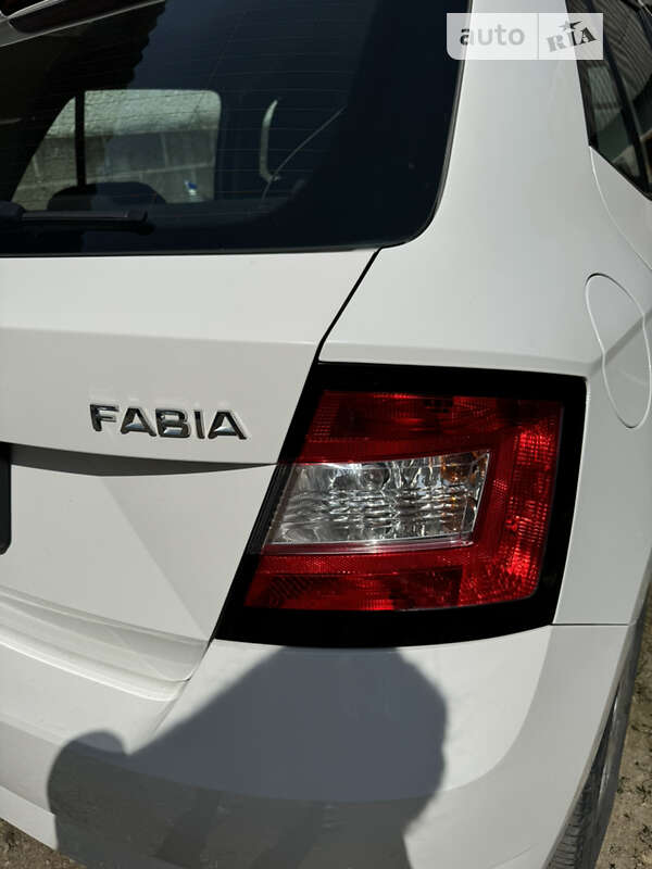 Хетчбек Skoda Fabia 2017 в Ужгороді фото 2 Хетчбек Skoda Fabia 2017 в Ужгороді