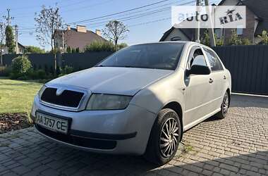 Седан Skoda Fabia 2002 в Киеве