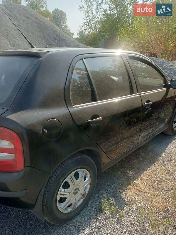 Хэтчбек Skoda Fabia 2003 в 