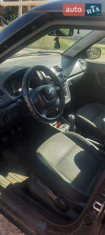 Хэтчбек Skoda Fabia 2012 в Днепре