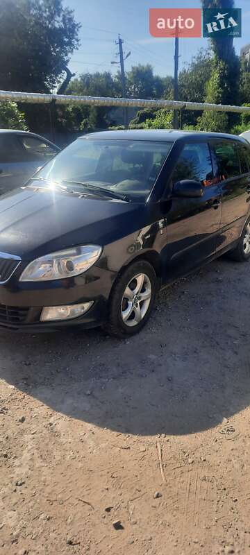 Хэтчбек Skoda Fabia 2012 в 