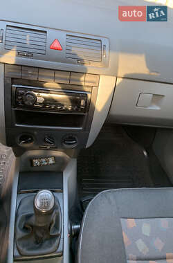 Хэтчбек Skoda Fabia 2001 в 
