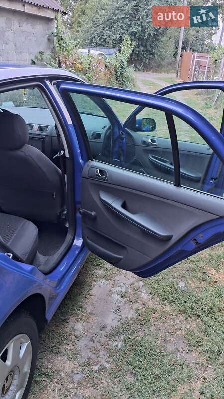 Хэтчбек Skoda Fabia 2003 в Луцке