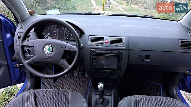 Хэтчбек Skoda Fabia 2003 в Луцке