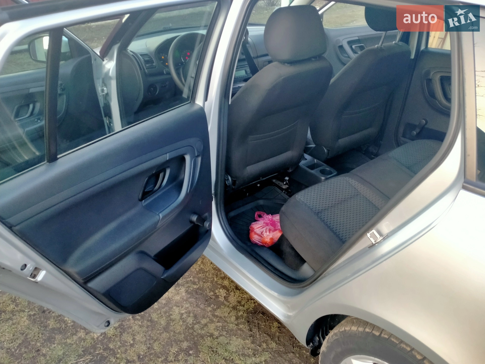 2010 Skoda Fabia - мініатюра 3