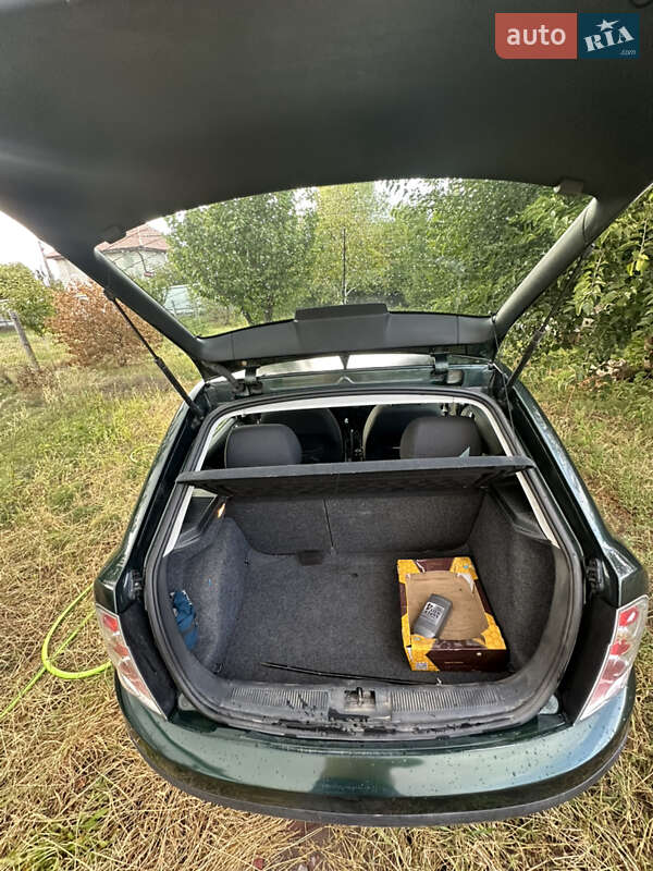 Хетчбек Skoda Fabia 2004 в Києві