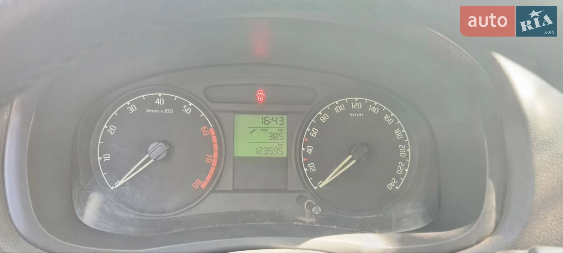 2010 Skoda Fabia - мініатюра 5