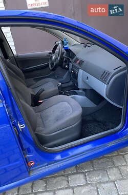 Хэтчбек Skoda Fabia 2002 в 