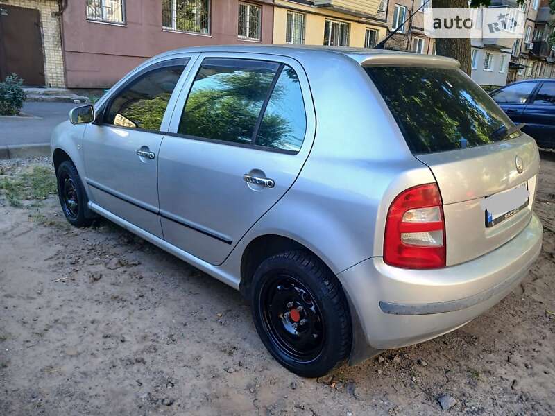 Хетчбек Skoda Fabia 2003 в Дніпрі