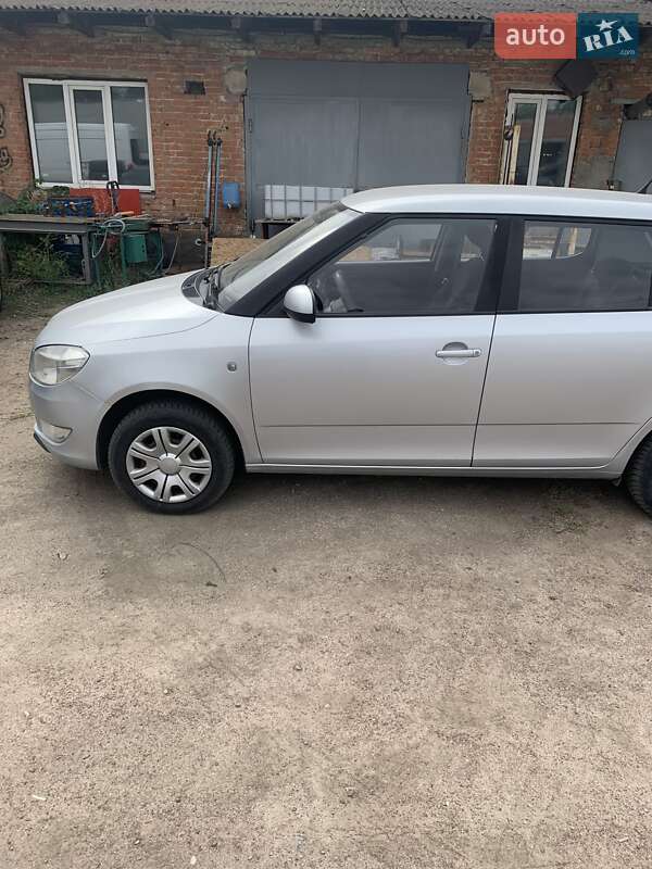Хетчбек Skoda Fabia 2013 в 