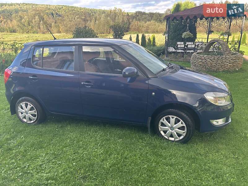 Хэтчбек Skoda Fabia 2012 в 