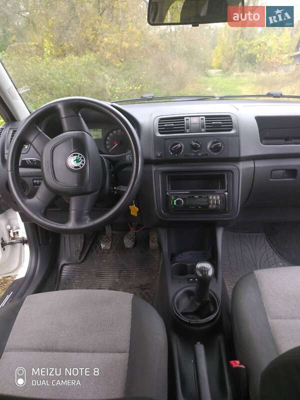 Хэтчбек Skoda Fabia 2010 в Чернигове