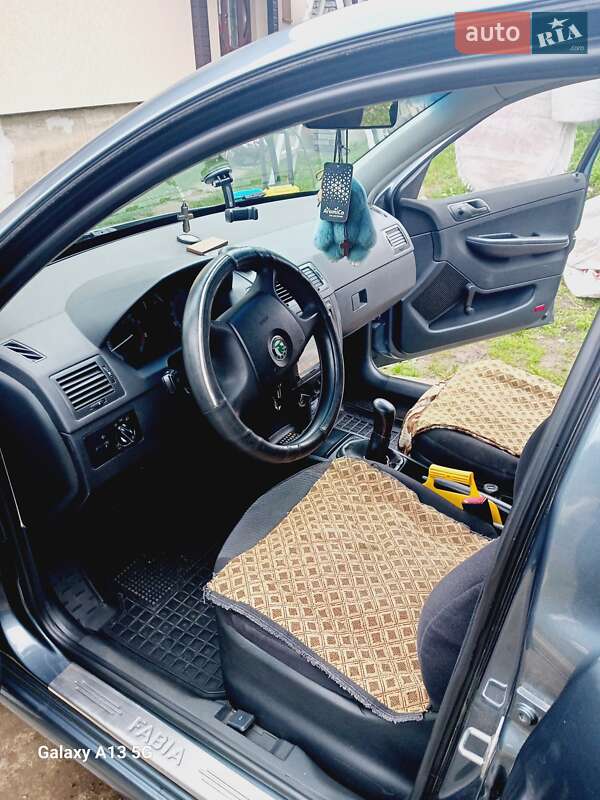 Седан Skoda Fabia 2005 в Дубовому