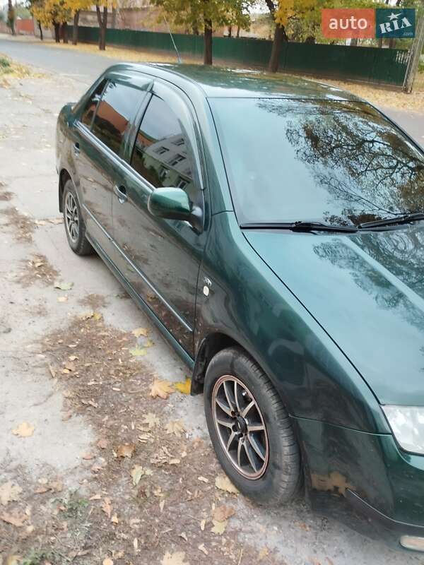 Седан Skoda Fabia 2001 в Ромнах