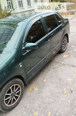 Седан Skoda Fabia 2001 в Ромнах