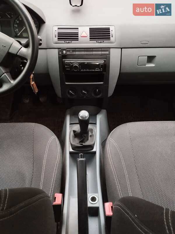 Седан Skoda Fabia 2001 в Ромнах