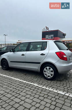 Хэтчбек Skoda Fabia 2010 в 