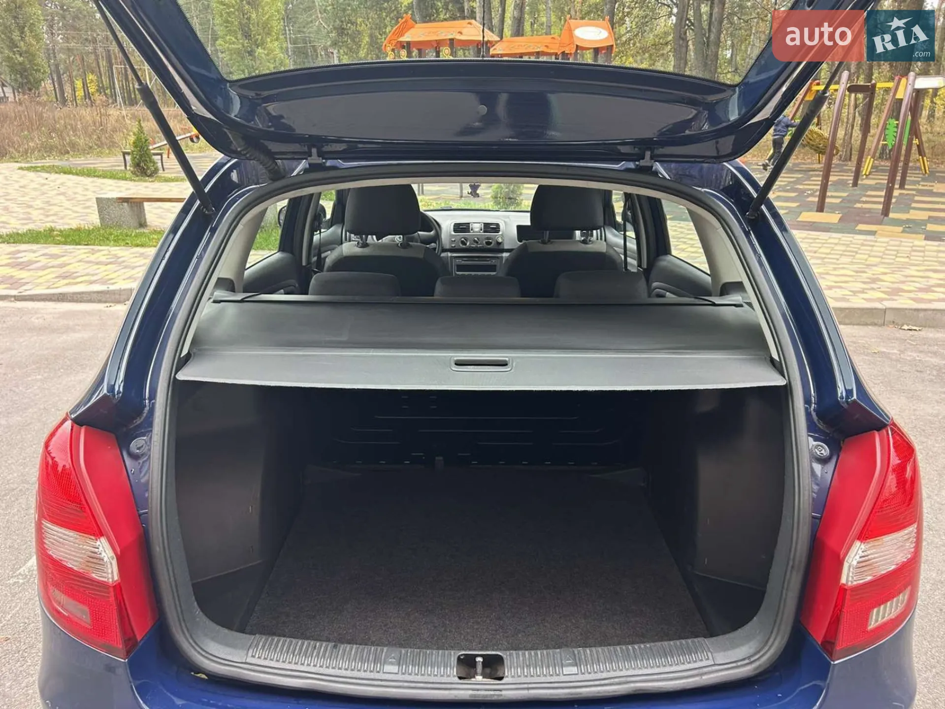 2011 Skoda Fabia - мініатюра 8